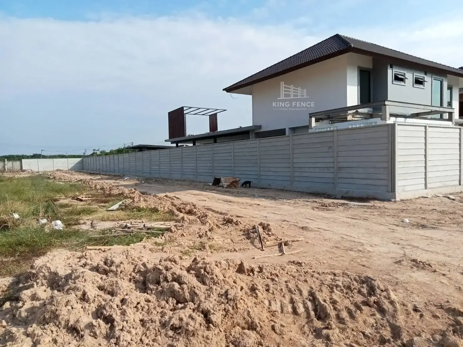 ผลงานรั้วคอนกรีตสำเร็จรูปรอบโครงการจัดสรรที่ส่งมอบแล้ว โดย King Fence